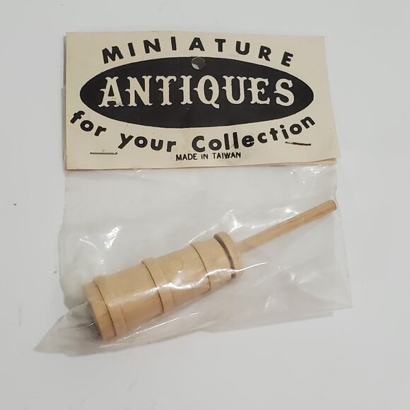 Vintage Dollhouse Miniature Wooden Butter Churn Sealed Taiwan - Picture 2 of 2